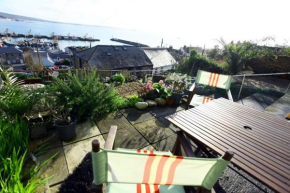 Trawler Cottage traditional cottage with stunning sea view